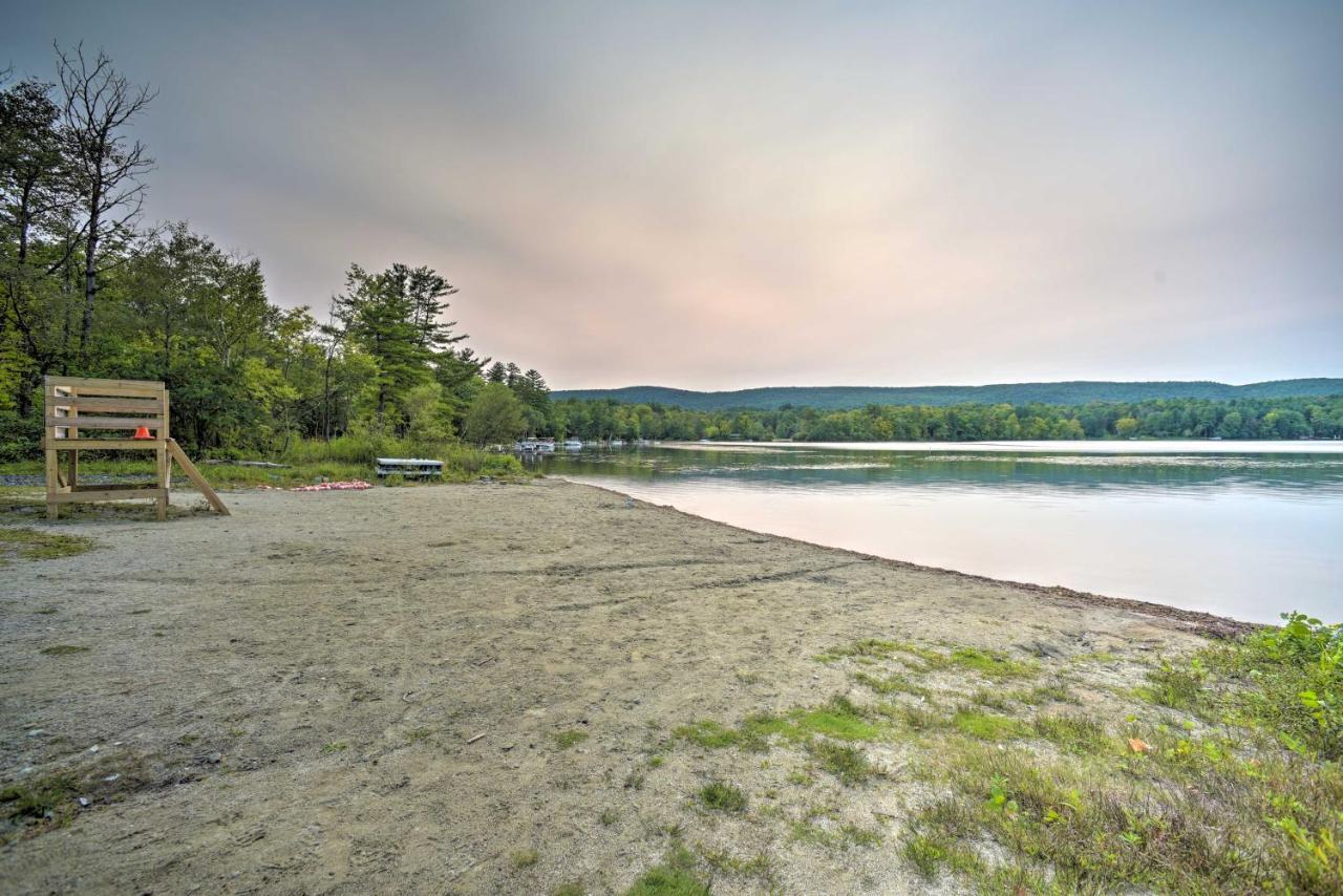 Cozy Stockbridge Cabin - Walk To Beach And Lake! Villa Bagian luar foto