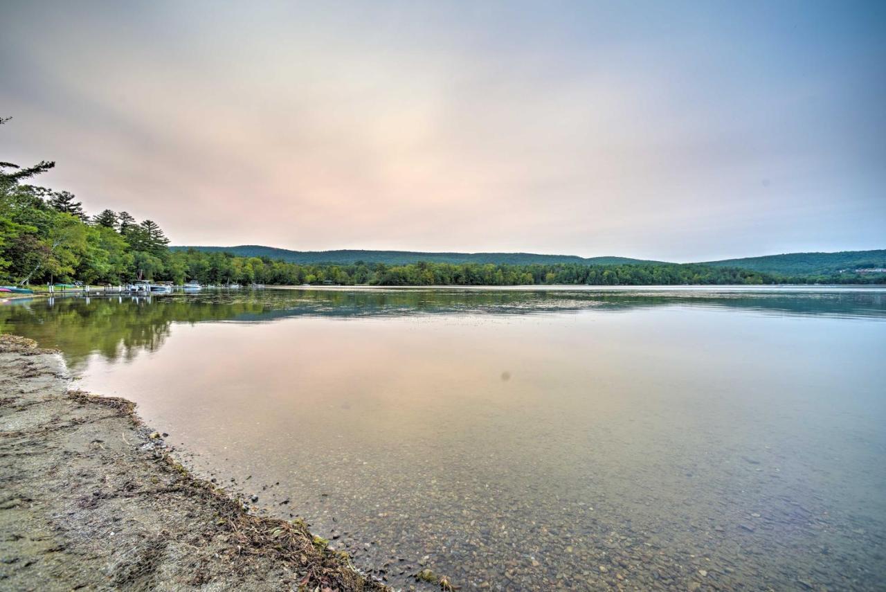 Cozy Stockbridge Cabin - Walk To Beach And Lake! Villa Bagian luar foto